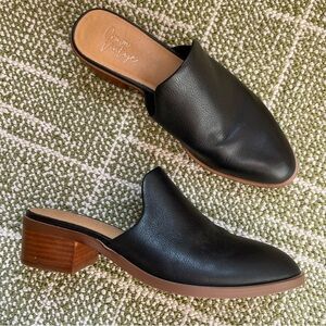 Crown Vintage Black Leather Mules Block Heel Sz 6.5